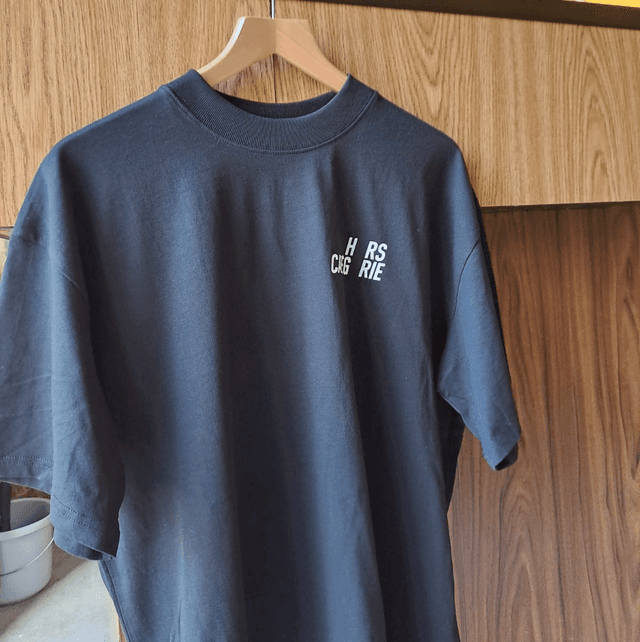 T-shirt black